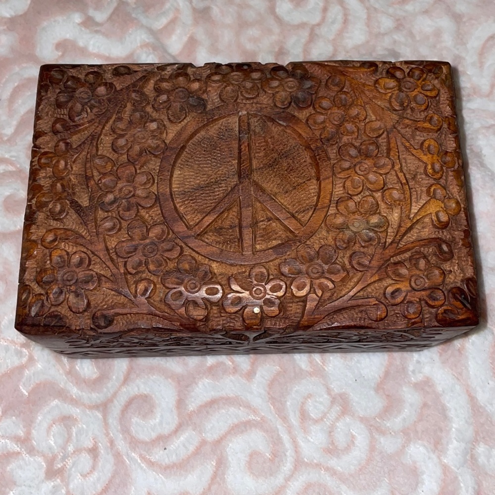 Wooden jewelry box
